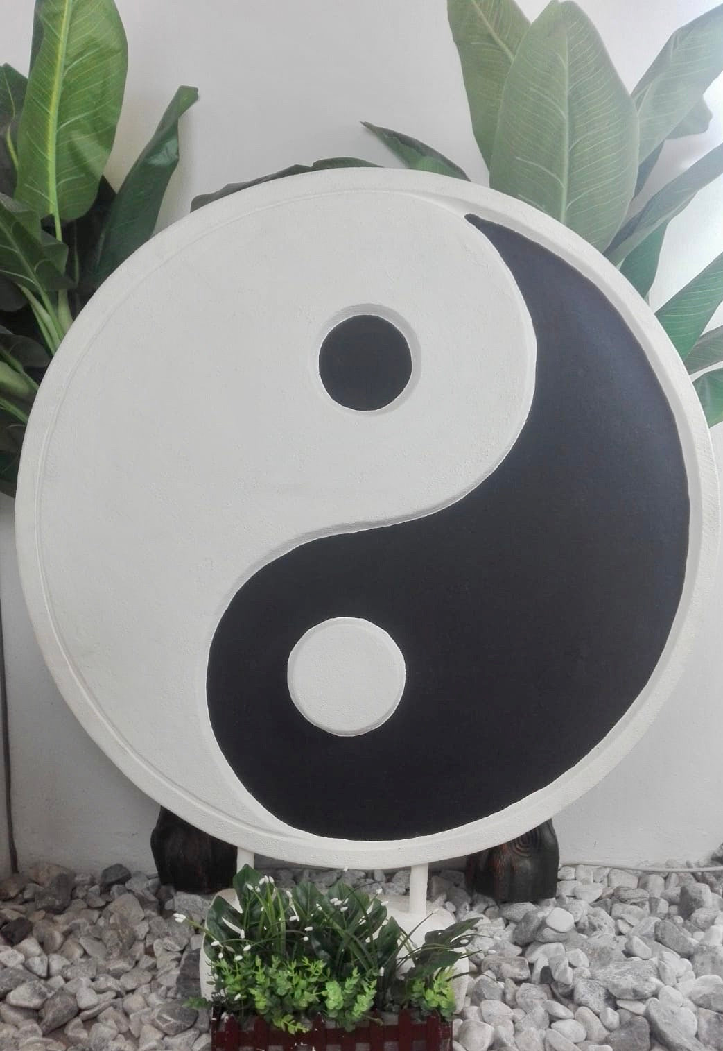 YIN AND YANG ON STAND