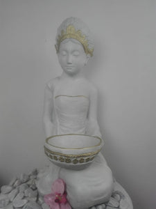 Lady with bowl kneeling 65cm