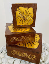 Load image into Gallery viewer, HANDMADE SET OF 3 BOXES- GOLD FLOWER 3 SIZES
