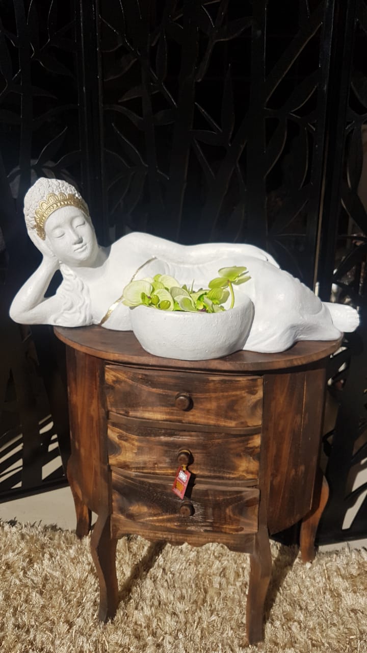 Lying lady with bowl 60cm